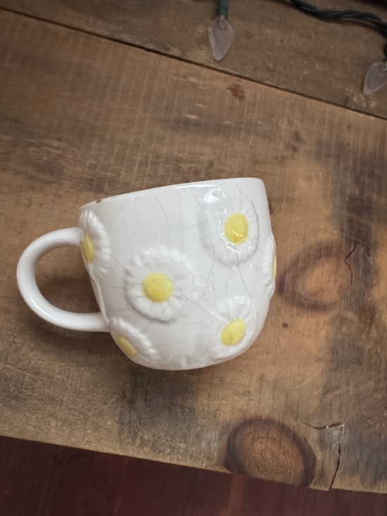 Other - Cute White Ceramic Daisy Mug